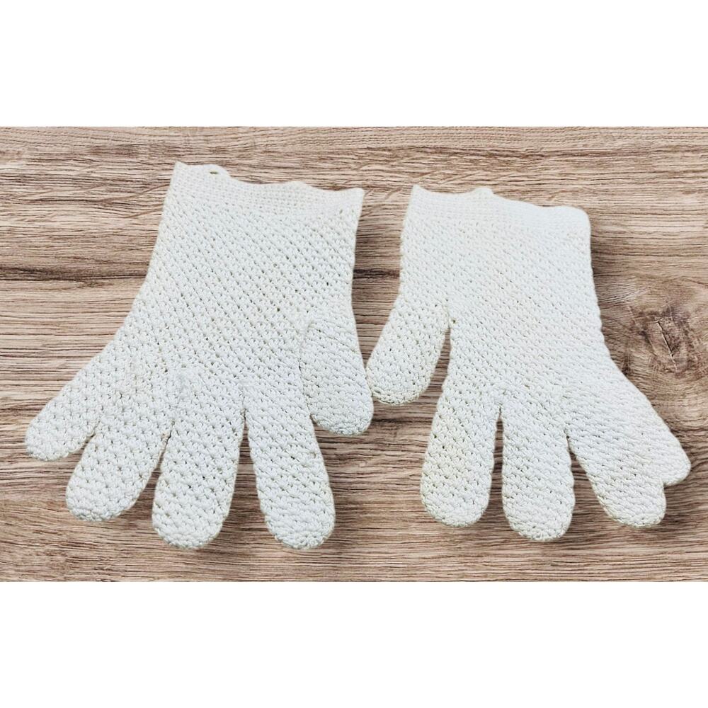 Vintage Hand crocheted Ivory Gloves Size Small/Medium 7” x 5” Button Closure